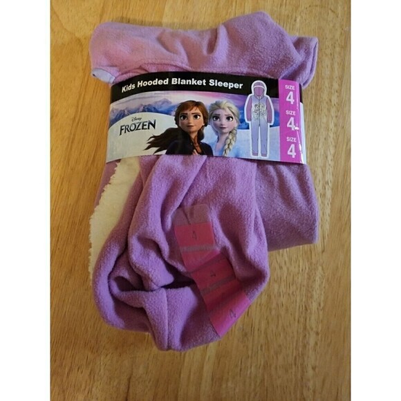 NWT Girl s Disney Frozen Hooded Blanket Sleeper Pajamas Size 4 - Picture 4 of 4